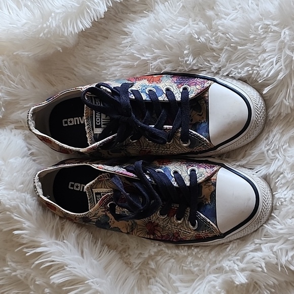 Converse Shoes - 💥Converse Sneakers